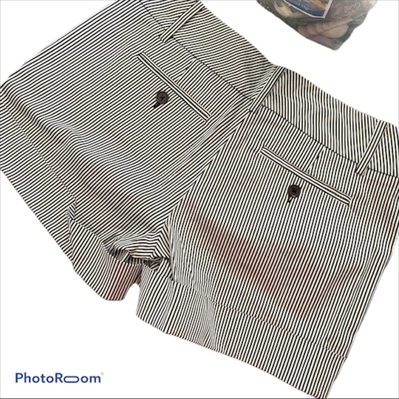 New York & Company Pants - 🍒NY & CO. STRIPED BLACK AND WHITE SHORT SIZE 2